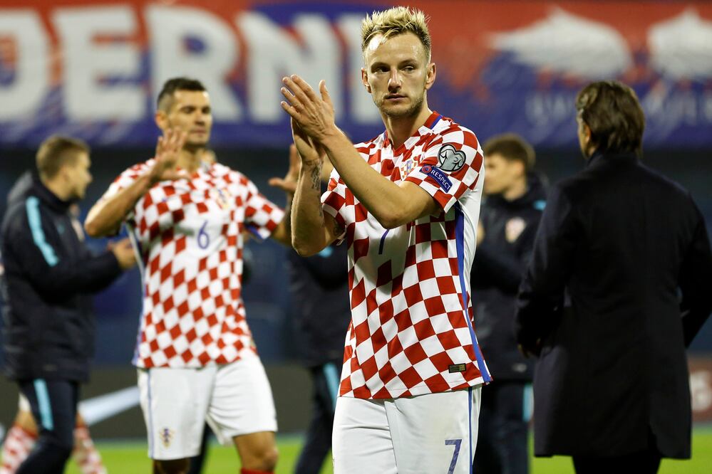 AP. Ivan Rakitic tuvo que quedarse anoche más de tres horas en el estadio donde se disputó el Croacia-Grecia.