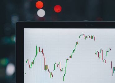 Mercados en EU al alza mientras peso y BMV cierran con ligera baja
