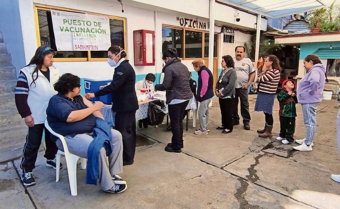 En la alcaldía Iztapalapa las jornadas de vacunación continuaron aplicando dosis contra varias enfermedades. Foto: Arantxa Meave / EL UNIVERSAL