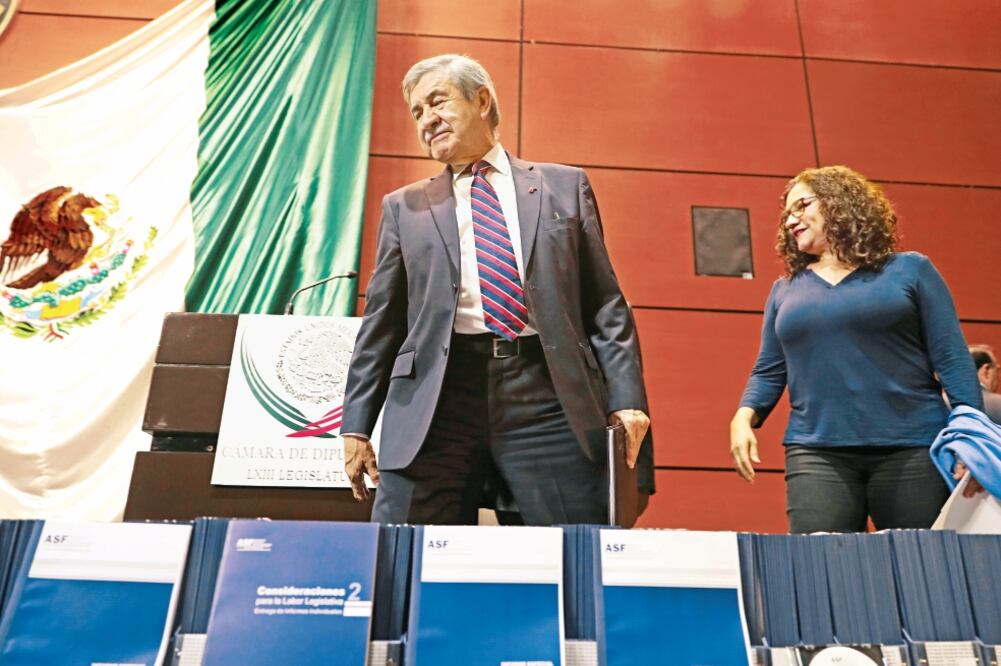 Juan Manuel Portal, titular de la ASF, realizó ayer la segunda entrega de Informes Individuales de Fiscalización de la Cuenta Pública 2016 en la Cámara de Diputados (LUCÍA GODÍNEZ. EL UNIVERSAL)