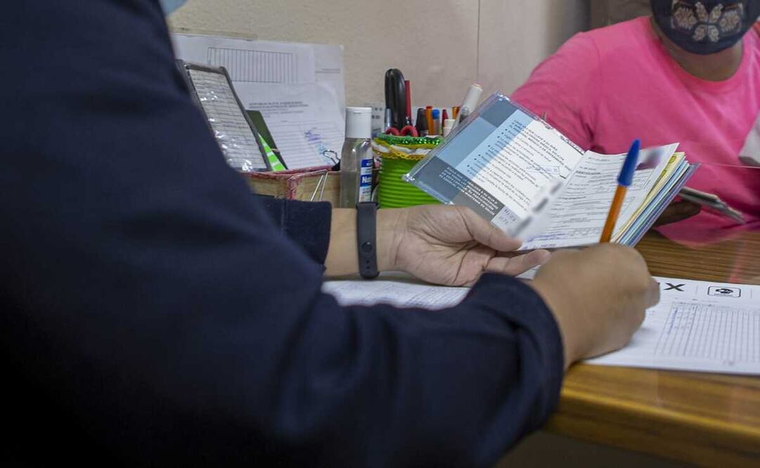 Las personas derechohabiente que hayan extraviado su Cartilla Nacional de Salud, pueden reimprimir la carátula. Foto: Archivo/EL UNIVERSAL 