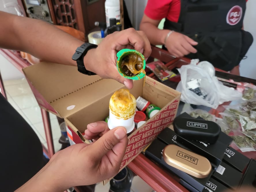 Foto: Especial/El Universal/ Los dulces fueron encontrados tras un cateo a un inmueble de la colonia Centro, en Atlacomulco