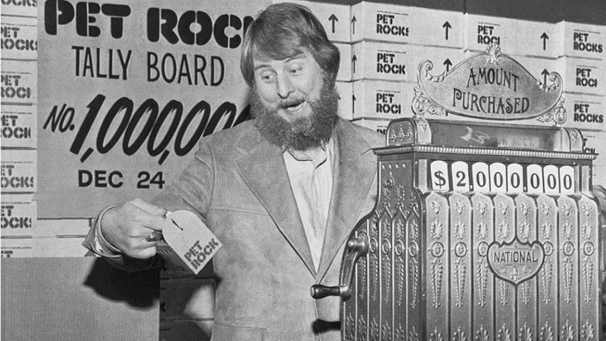 Gary Dahl logró vender cinco millones de rocas como "mascotas" en 1975. Foto: Getty Images