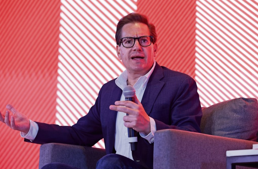 En un foro de la Asociación de Desarrolladores Inmobiliarios, Salomón Chertorivski se comprometió a salir a buscar inversiones para la capital. Foto: Especial