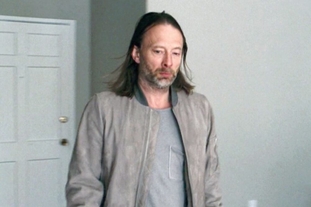 Thom Yorke camina por espacios inquietantes como una casa vacía y un hospital (TWITTER)