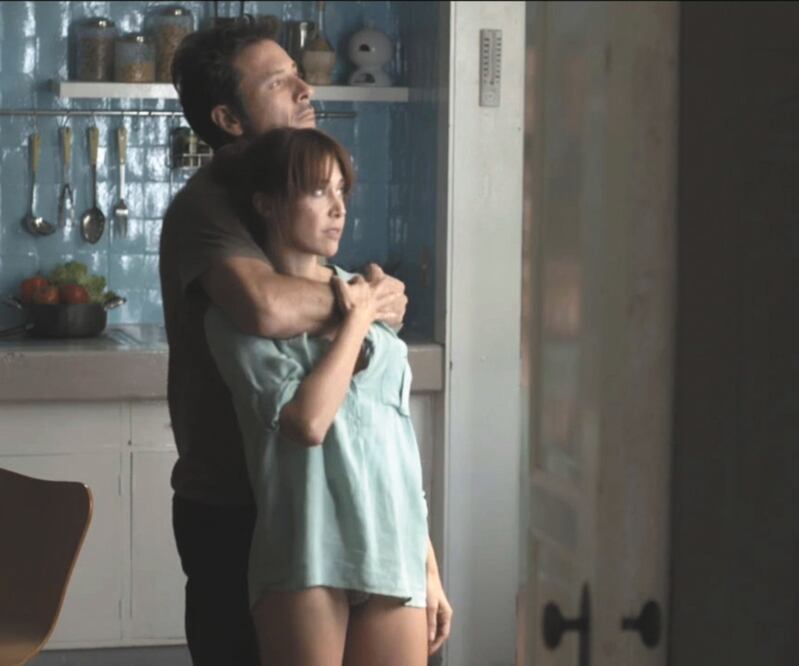 LA LENGUA DEL SOL Se cuenta la historia de una pareja en encierro ante una amenaza del fin del mundo. FOTOS: CORTESÍA