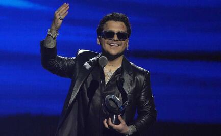 Papás de Christian Nodal recibieron 40 mil dólares por el disco que ahora pelean con Universal Music