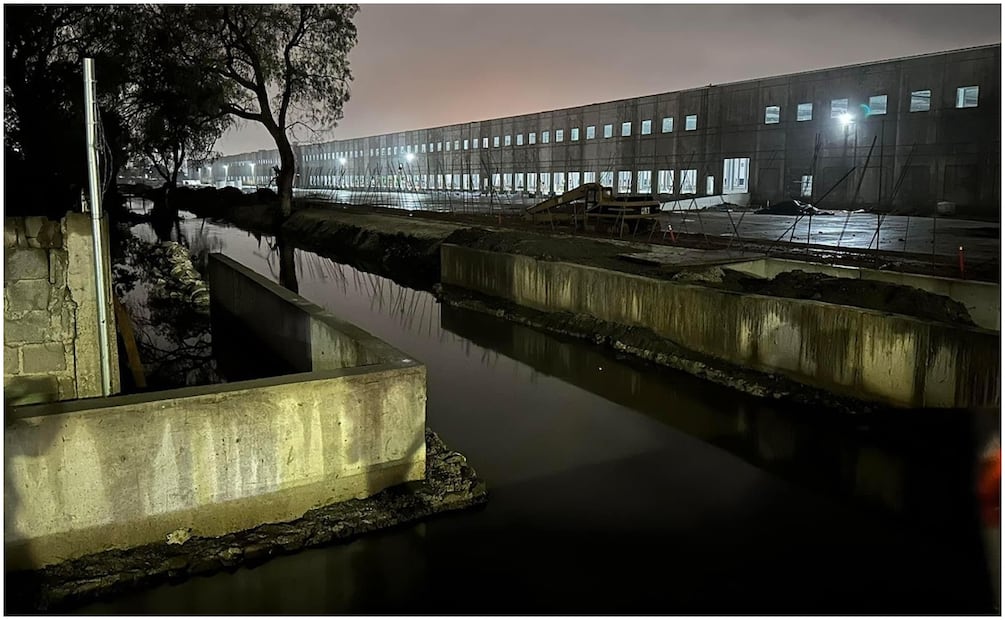 Hace una semana el agua del canal inundó sus casas, los vecinos temen afectaciones a sus viviendas. Foto: Especial