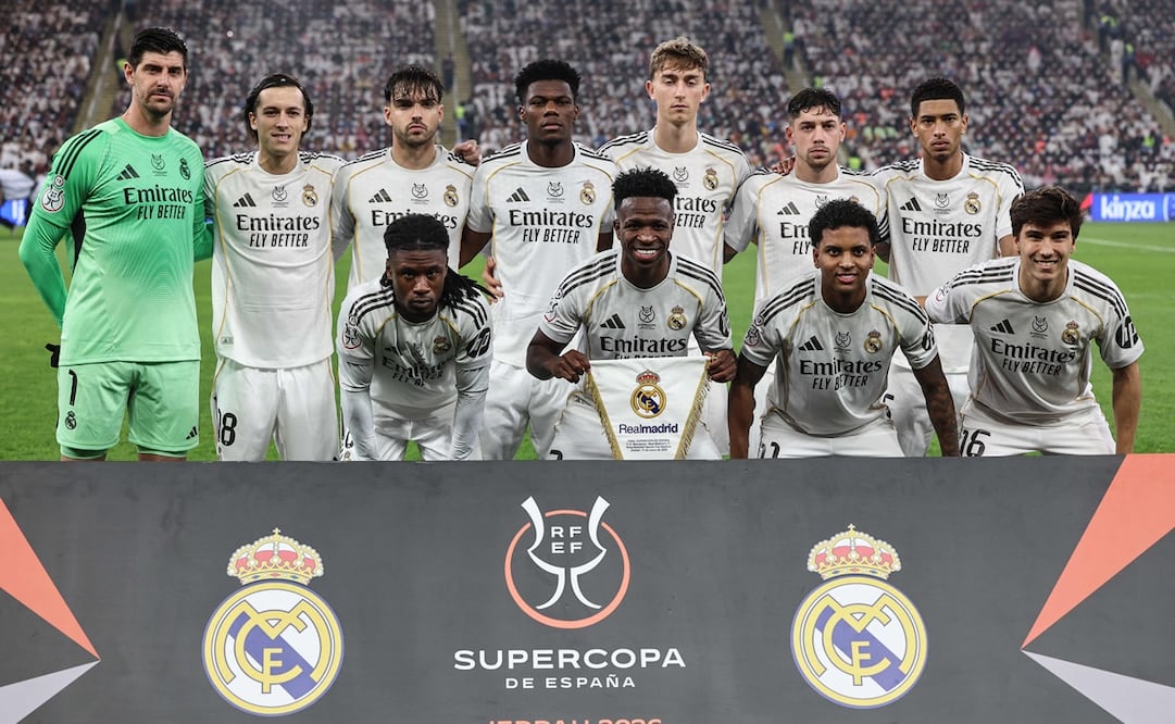 Jugadores del Real Madrid se despiden de Xabi Alonso / Foto: AFP