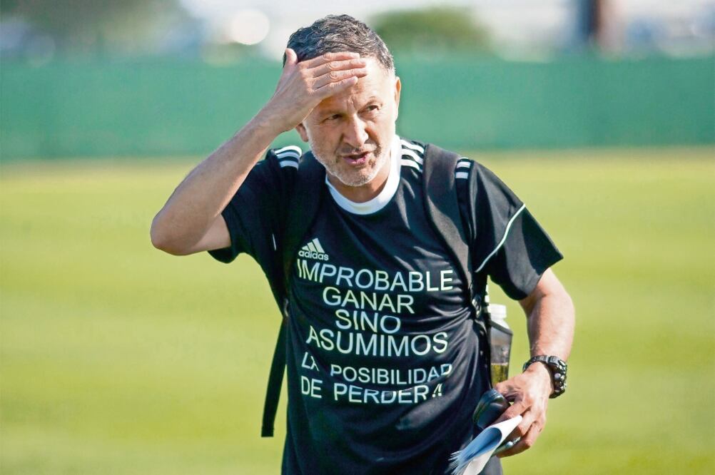 Juan Carlos Osorio sigue en el ojo del huracán por el método de cambiar a los jugadores de posición (IMAGO7)