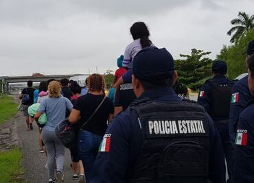 Policías de Tabasco frenan escape de migrantes en Villahermosa