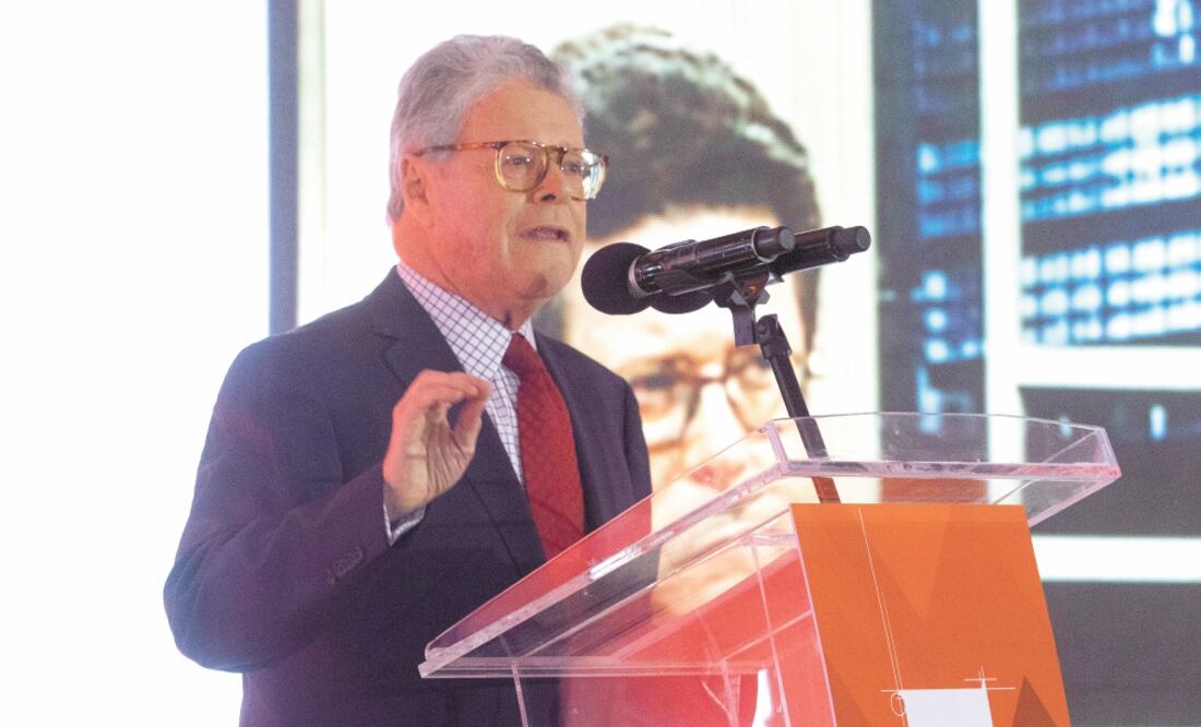 Durante la celebración, habló ante personajes del entorno intelectual, político y empresarial. Foto: TWITTER