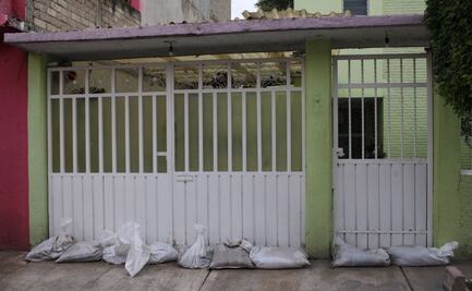 Por pronóstico de lluvias fuertes, vecinos de la GAM se preparan con costales de arena; buscan prevenir inundaciones