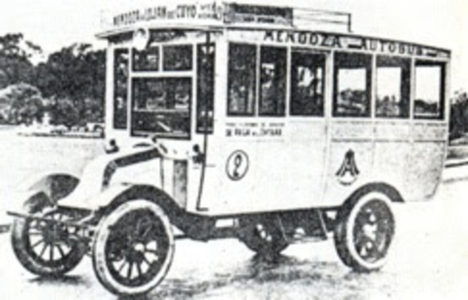 Renault celebra 120 años con exposición en el Salón Rétromobile 2018