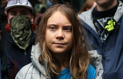 Reportan que obligaron a Greta Thunberg a besar bandera de Israel; tripulante de flotilla Sumud acusa que fue golpeada