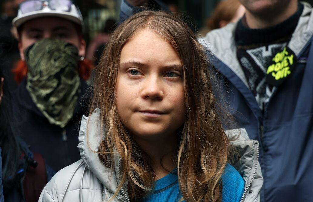 Reportan que obligaron a Greta Thunberg a besar bandera de Israel; tripulante de flotilla Sumud acusa que fue golpeada. Foto: EFE