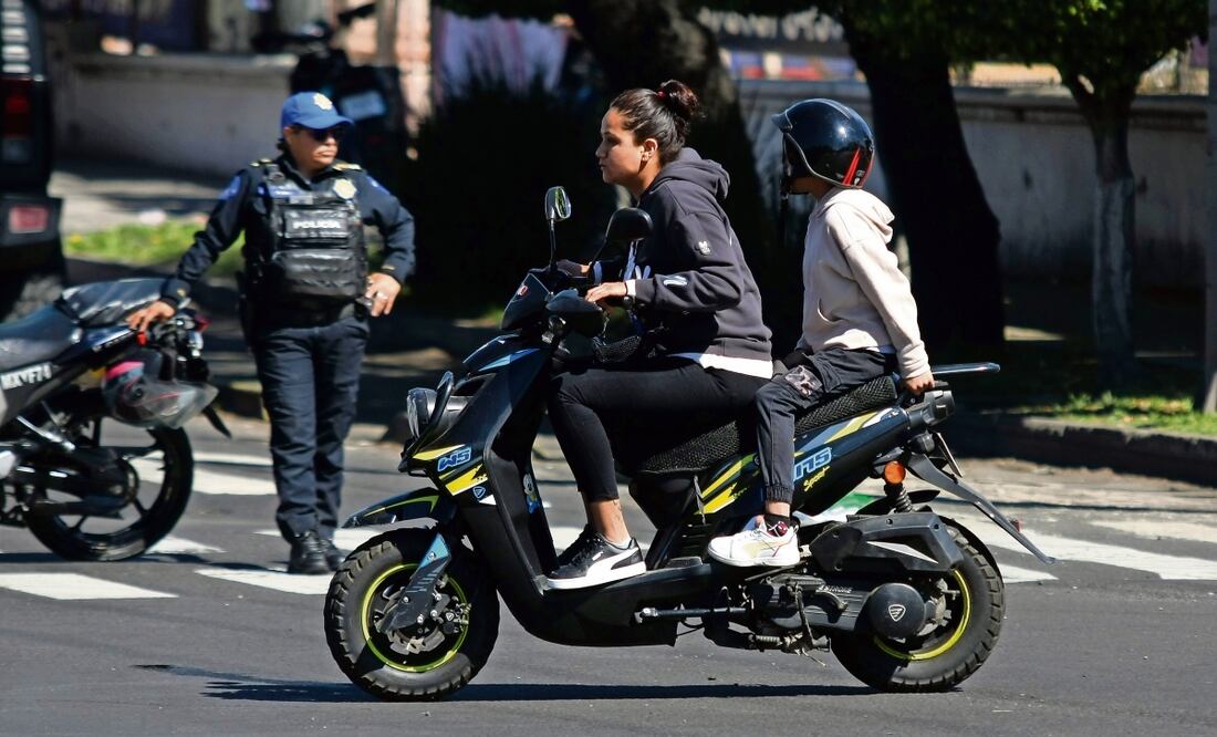 La Semovi informó que las aplicaciones que ofrecen el servicio de transporte en motocicleta no cuentan con permiso alguno y se encuentran operando en la ilegalidad. Foto: Archivo EL UNIVERSAL