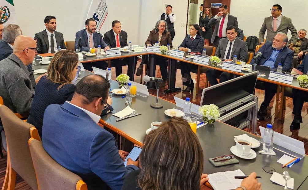 Reunión de trabajo privada entre la Comisión de Transparencia y Anticorrupción de la Cámara de Diputados y el titular de la ASF, Aureliano Hernández (24/03/2026). Foto: Especial