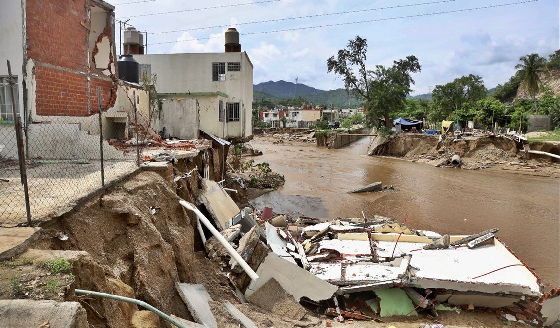 Pobladores de varios municipios exigen apoyo para reconstruir sus casas dañadas por el huracán John. Foto: Archivo EL UNIVERSAL