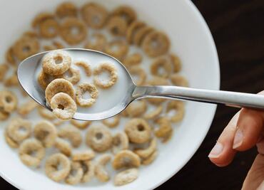 ¿Qué pasa si comes cereal con leche todos los días?