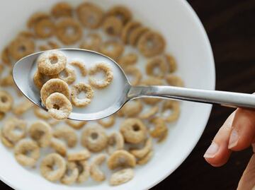 ¿Qué pasa si comes cereal con leche todos los días?