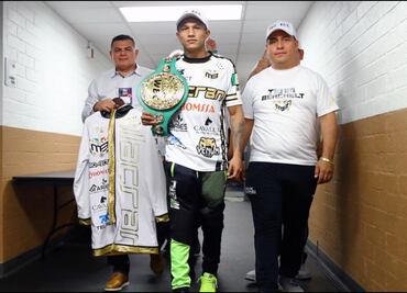 Berchelt retiene el título superpluma del CMB; noquea al 'Bandido' Vargas