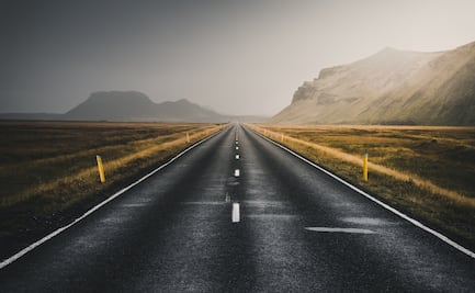 Calles que cargan baterías de autos eléctricos