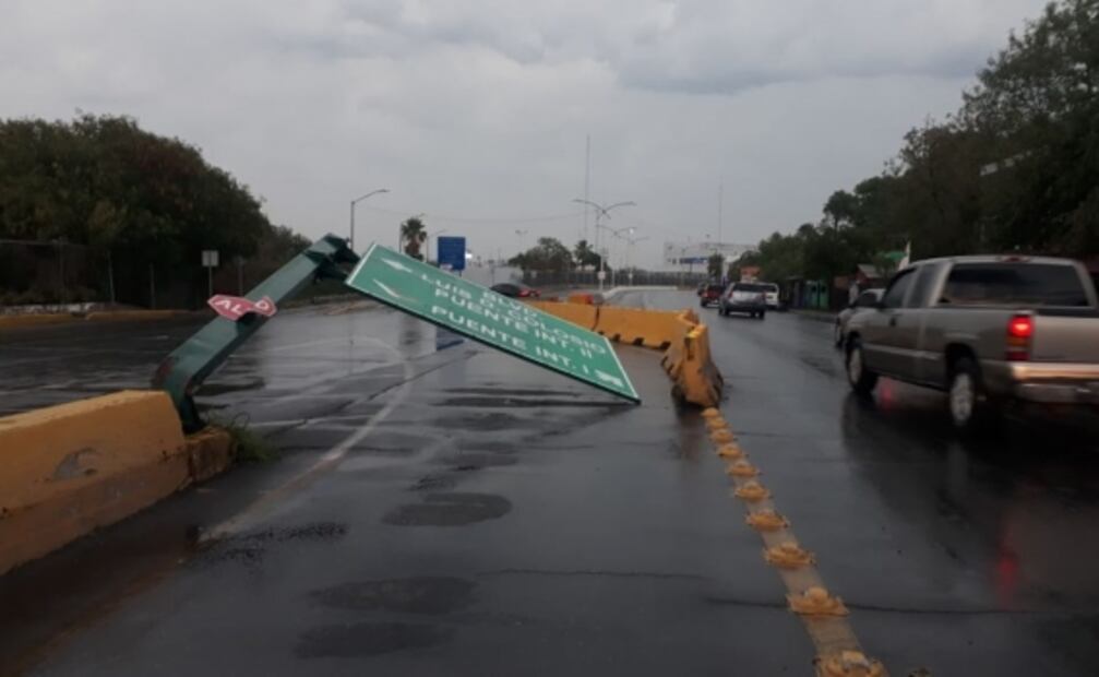 Tormenta deja árboles caídos, desbordamientos y vehículos dañados en Nuevo Laredo