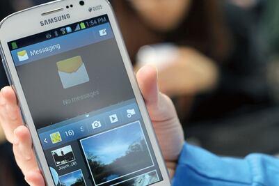 Ven beneficios en licitación de telefonía móvil