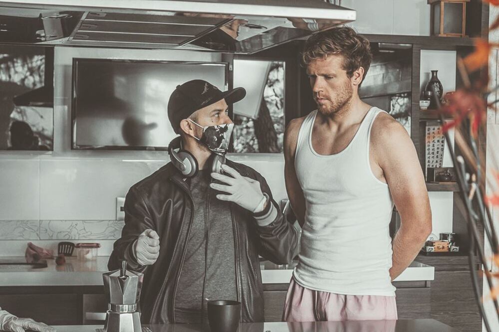 Pruebas PCR a actores, extras y dobles de riesgo tres días antes de las grabaciones, así como mantenerlos en aislamiento, son algunos de los requerimientos. GUERRILLA VIDEO