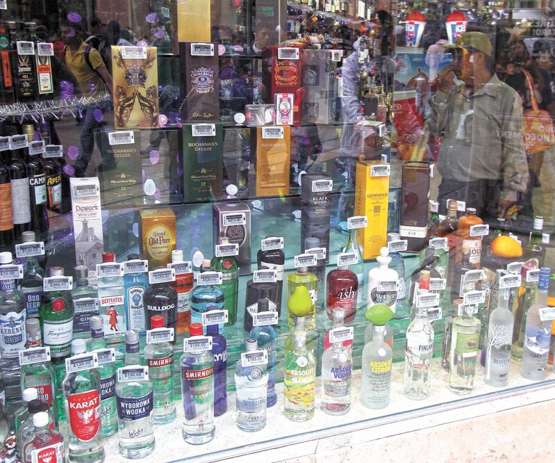 Con cuota fija, algunas bebidas bajarían hasta 200% en su precio antes del consumidor, dicen. Foto: Archivo. EL UNIVERSAL