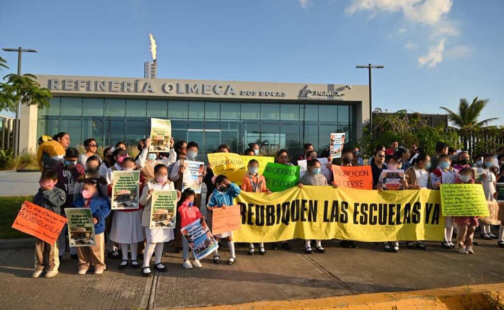 Protestan por escuelas junto a la Refinería Olmeca en Tabasco (09/02/2026). Foto: Luma López / EL UNIVERSAL