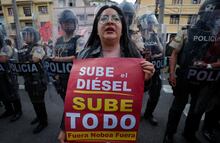 Marchas a favor y en contra del gobierno de Noboa coinciden en Quito, en medio de paro indígena