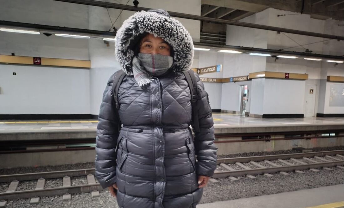Capitalinos enfrentan el primer gran descenso de temperatura con abrigos y bufandas. Foto: Arantxa Meave