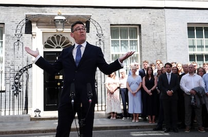 Andy Burnham anuncia "plan a 10 años" para "enderezar el rumbo"; anuncia apoyo a Zelensky