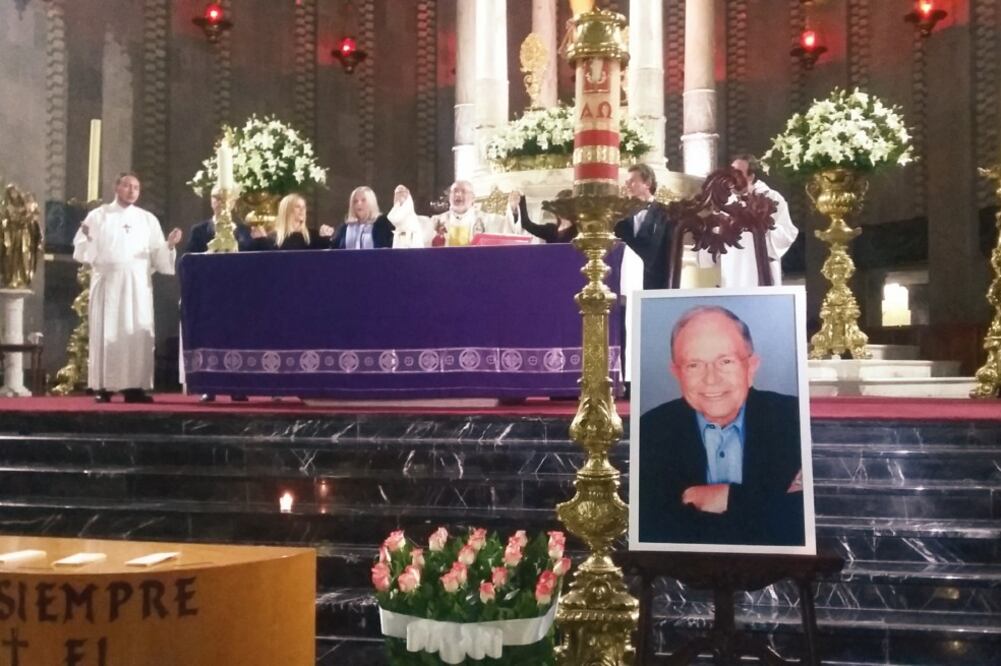 La misa se celebró la noche del lunes en la iglesia de San Agustín (SUGHEY BAÑOS. EL UNIVERSAL)