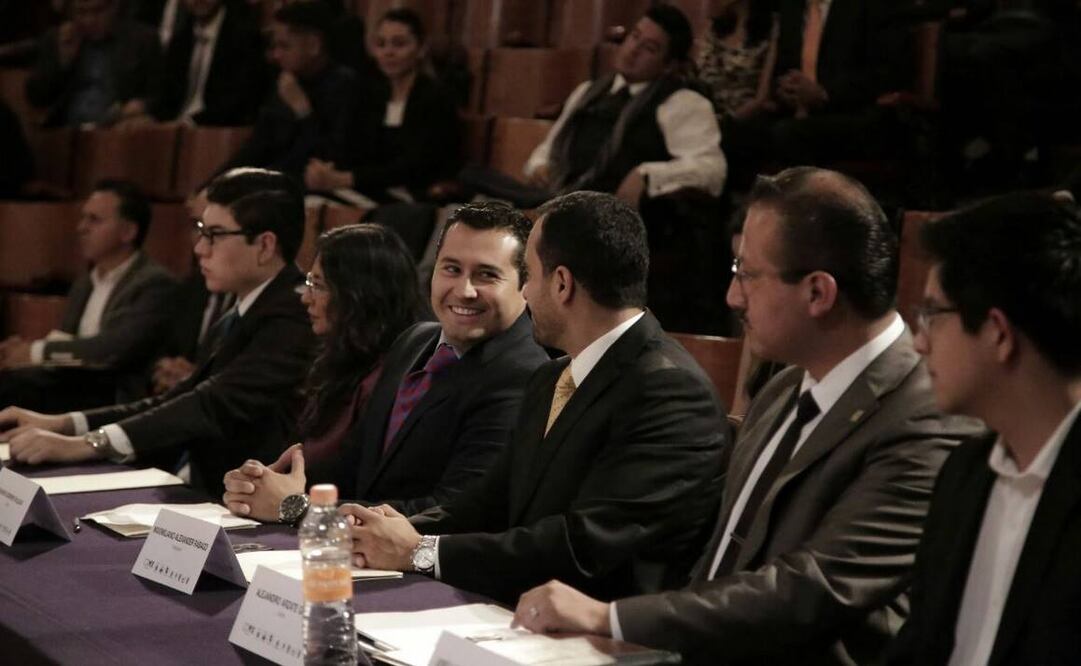 El jurado está conformado por seis expertos en debate y oratoria (Alejandra Leyva/ EL UNIVERSAL )