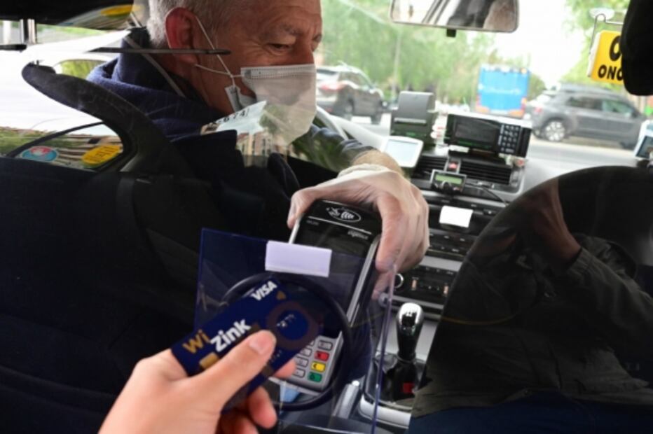 Así son los viajes poscuarentena en taxis de otros países