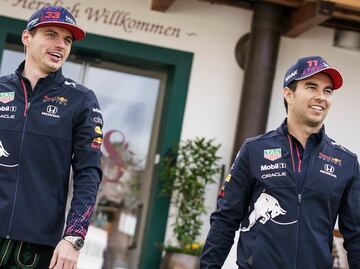 Directivo de Red Bull le lee la cartilla a Checo y Verstappen: "El equipo es primero"