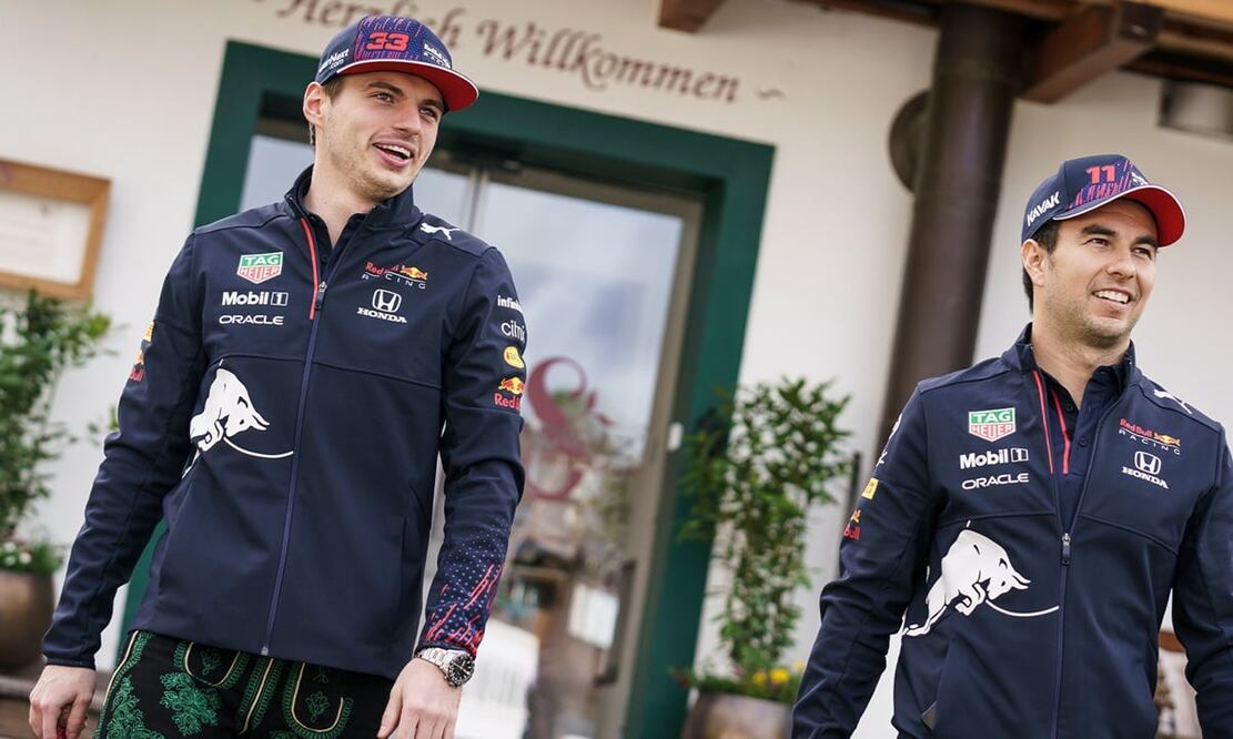 Max es primero y Sergio tercero en el campeonato. FOTO: @REDBULLRACING