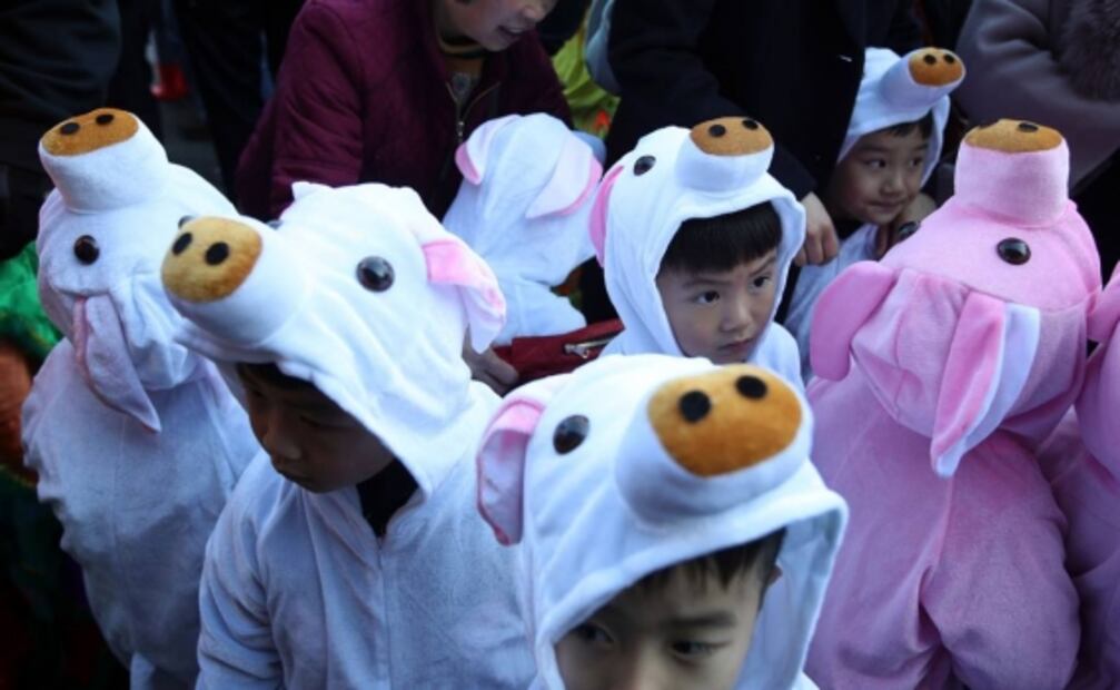 Millones de chinos celebran la llegada del Año del Cerdo