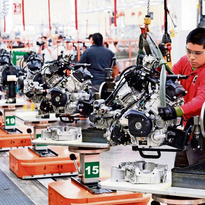 Reducción. La inversión en maquinaria y equipo total disminuyó 2%; el importado cayó 3.1% durante febrero de 2019. ARCHIVO EL UNIVERSAL