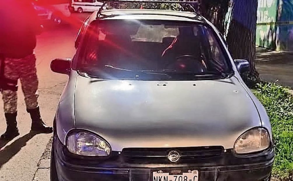 En la colonia Alborada, en Jaltenco, fueron halladas dos bolsas con restos humanos en un auto abandonado. Foto: Especial