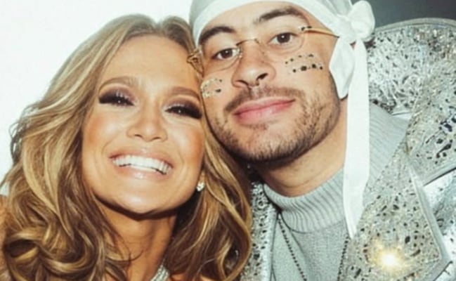 Desde JLo hasta Bobby Pulido, los famosos que apoyan a Bad Bunny en el Super Bowl