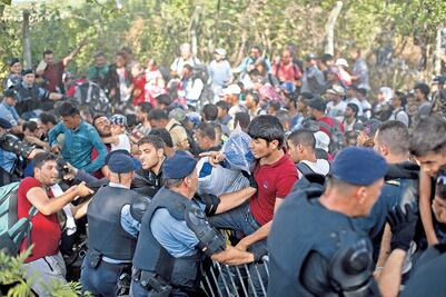 Desbordan migrantes a Croacia