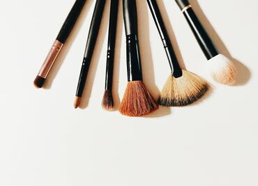 Cómo limpiar correctamente tus brochas de maquillaje