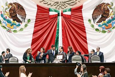 Reconocen diputados a EL UNIVERSAL