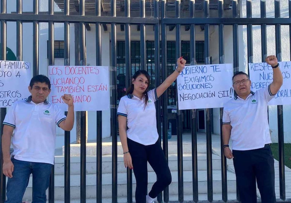 Profesores de telebachillerato en BCS protestan por falta de pagos. Foto: Especial