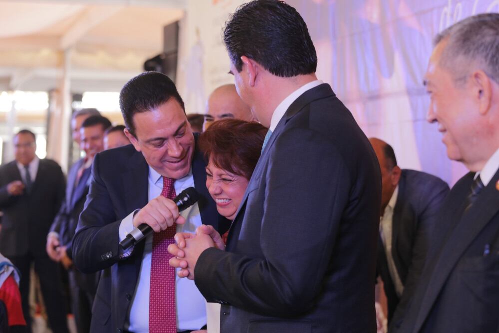 Rifan cenas con funcionarios en Hidalgo