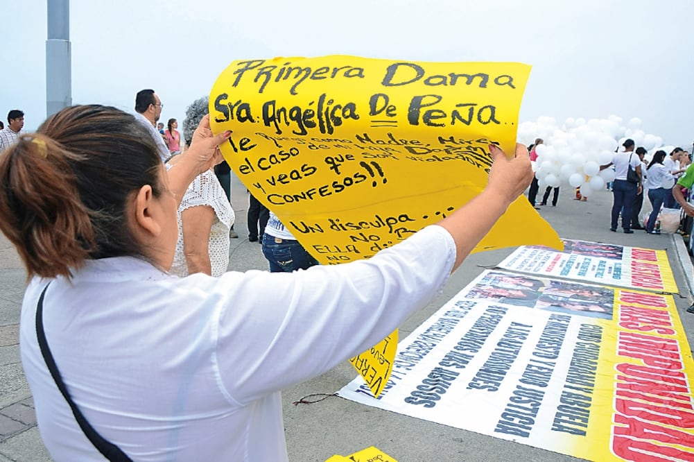 Varios ciudadanos marcharon el lunes por las calles del puerto de Veracruz para protestar por la presunta violación de Daphne Fernández (PATRICIA MORALES. EL UNIVERSAL)